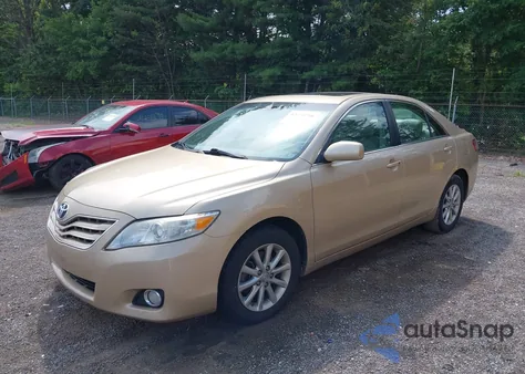 2011 Toyota Camry Xle z USA, uszkodzony, nr VIN 4T1BF3EK2BU707773